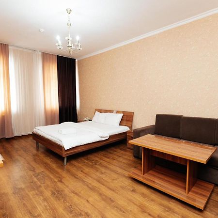 Alcazar Hotel Atyrau Exterior photo
