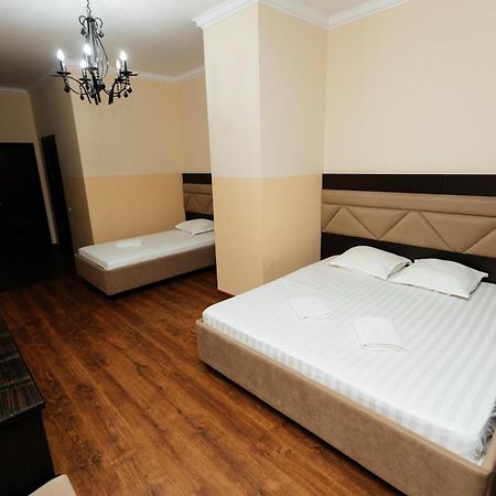 Alcazar Hotel Atyrau Exterior photo