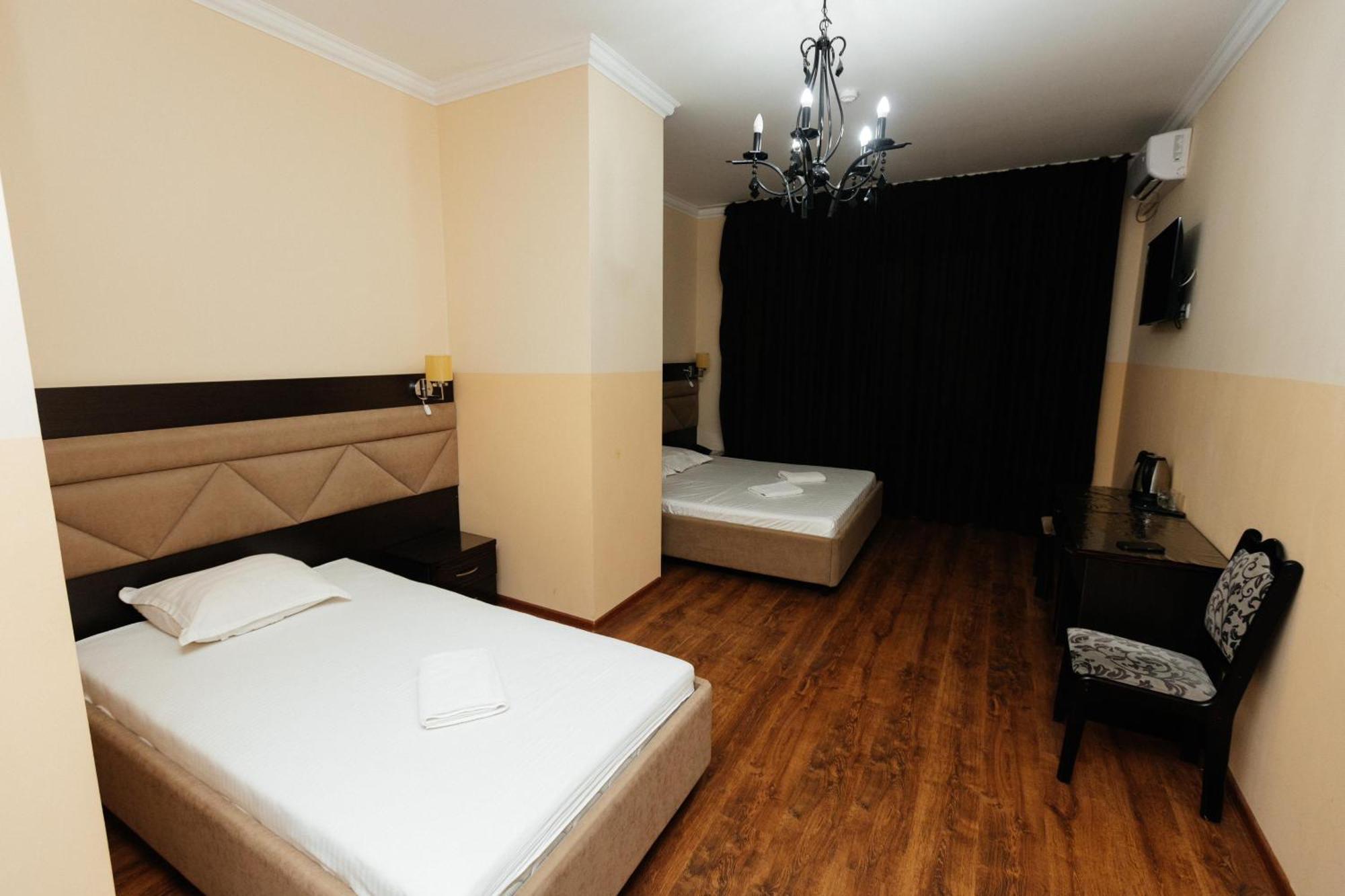 Alcazar Hotel Atyrau Exterior photo