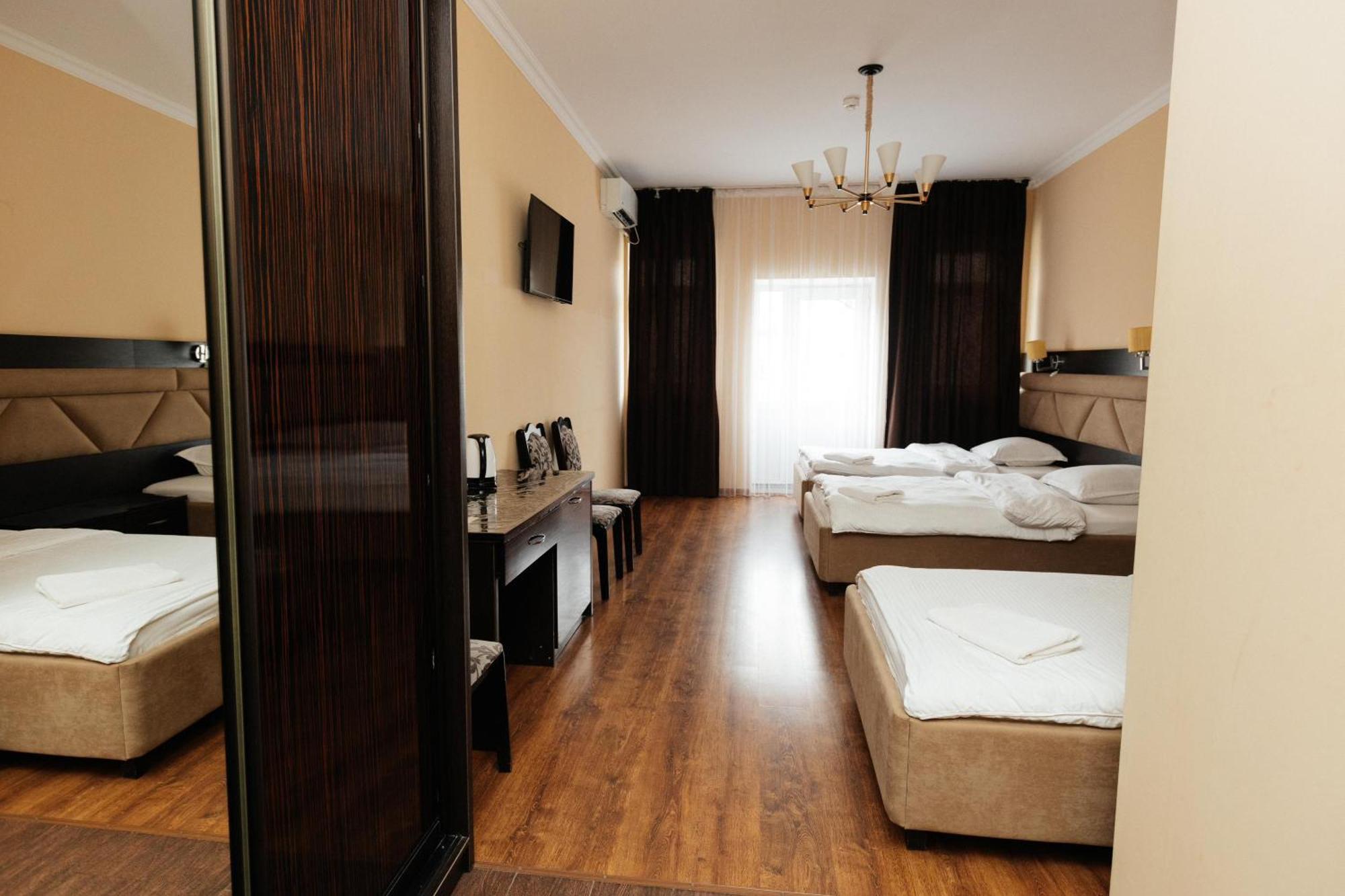Alcazar Hotel Atyrau Exterior photo