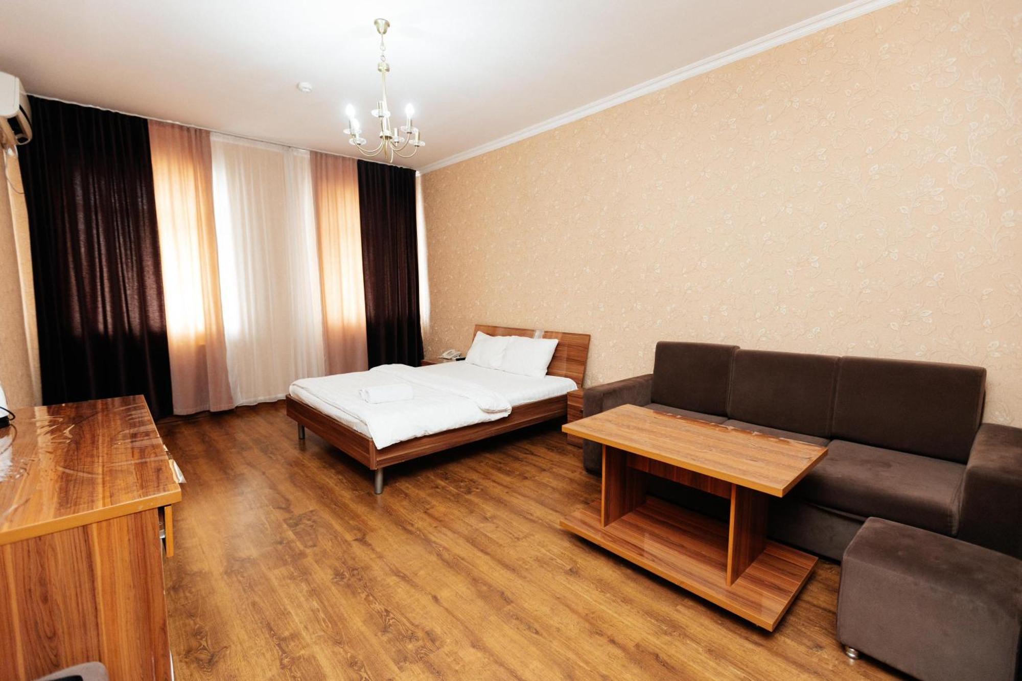 Alcazar Hotel Atyrau Exterior photo
