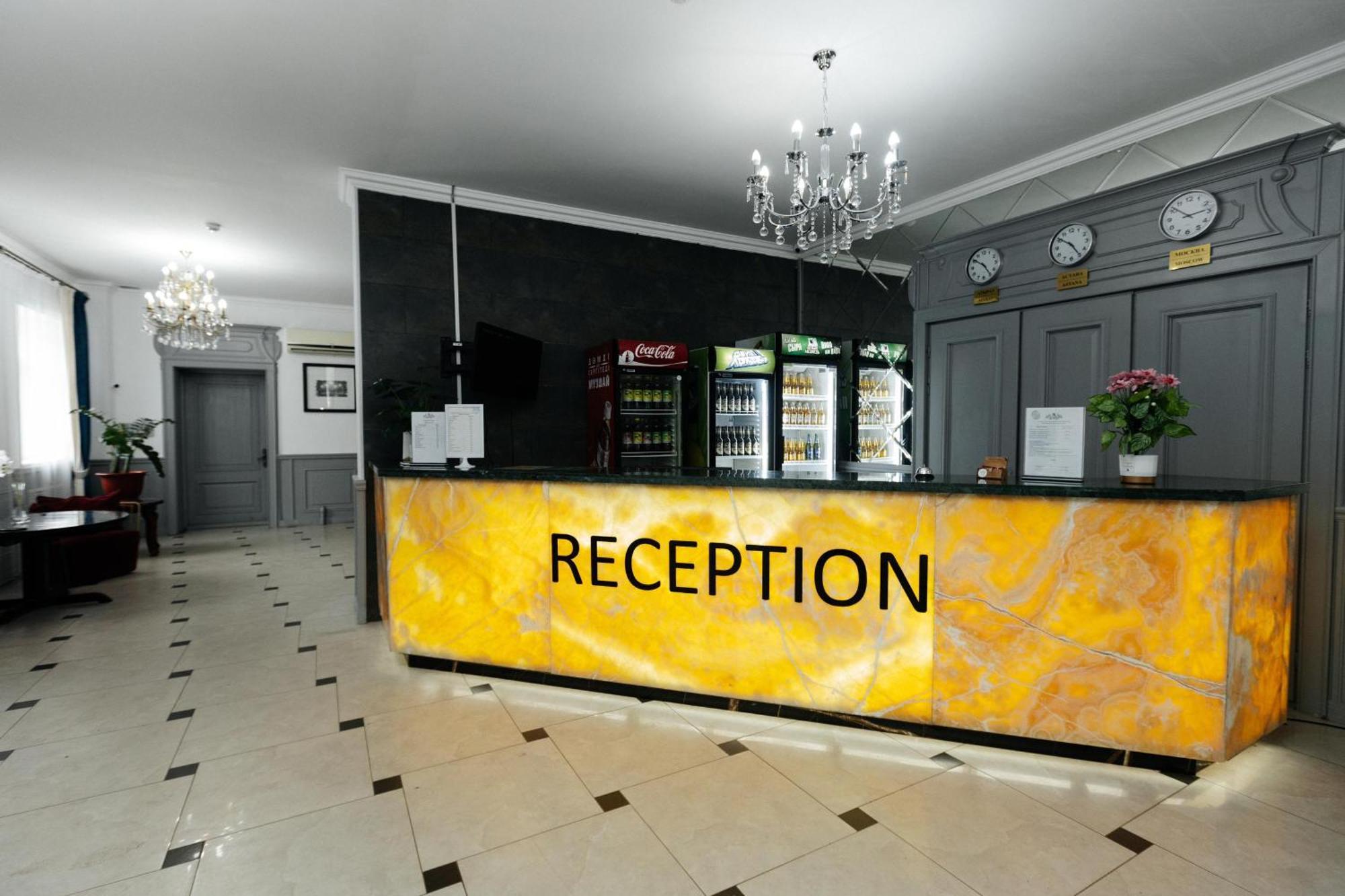 Alcazar Hotel Atyrau Exterior photo